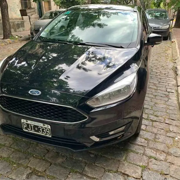Ford Focus se nafta 2.0 full año 2015 color azul oscuro /$11.300.000