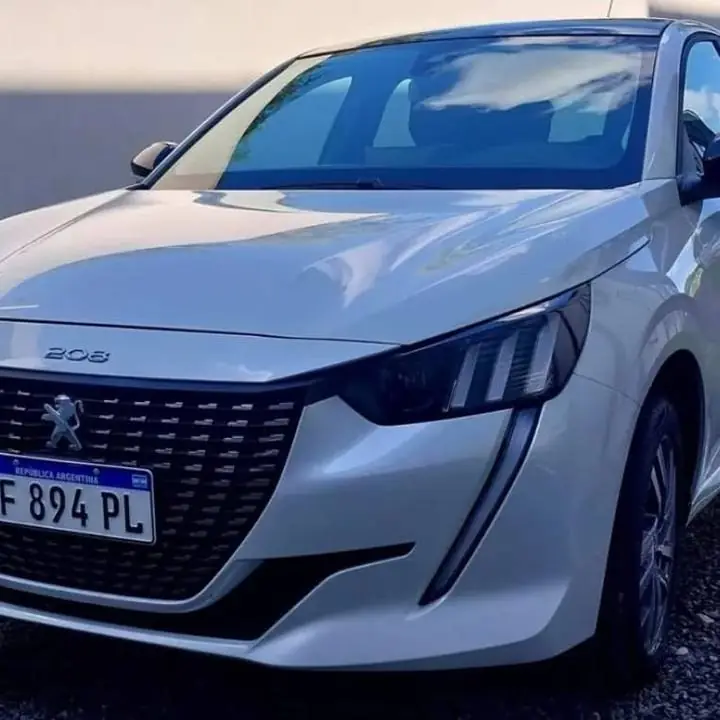 Auto 208 patentado con 2.500KM