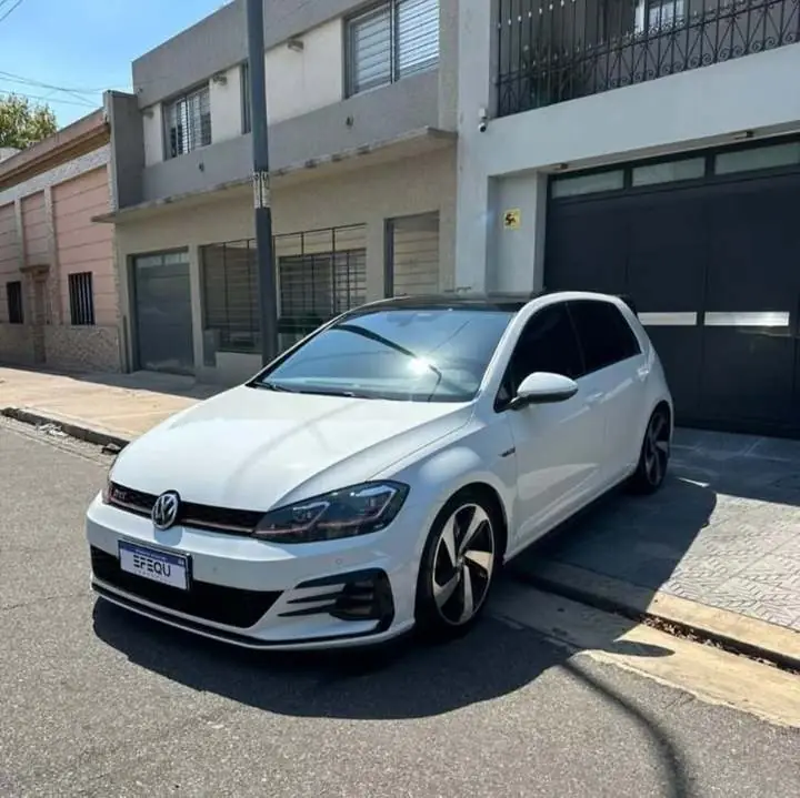 GOLF 2021 con cuero FINANCIO