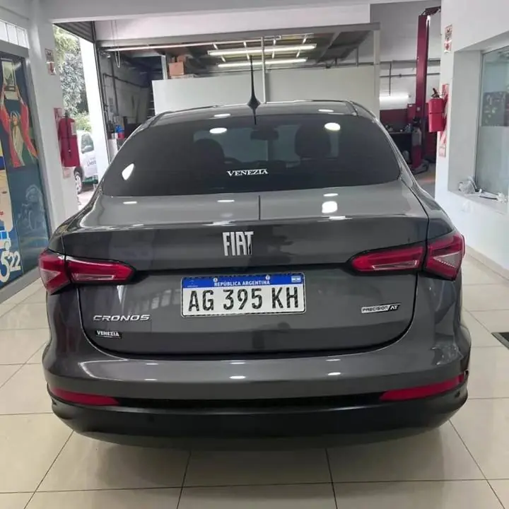 Hermoso CRONOS gris 1.3 ideal para trabajar