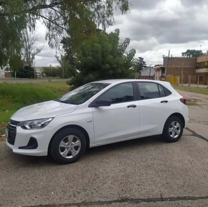Hermoso ONIX con 2000km
