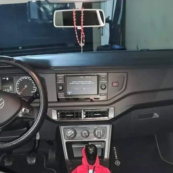 Vendo urgente hermoso auto polo VW
