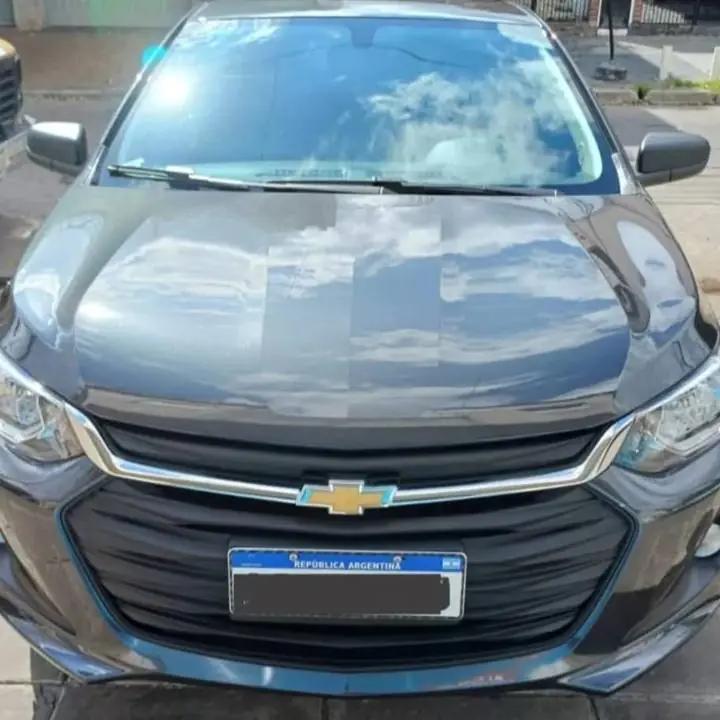 Chevrolet onix gris inmaculado