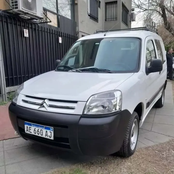 Berlingo 2021 mixto con asientos particular