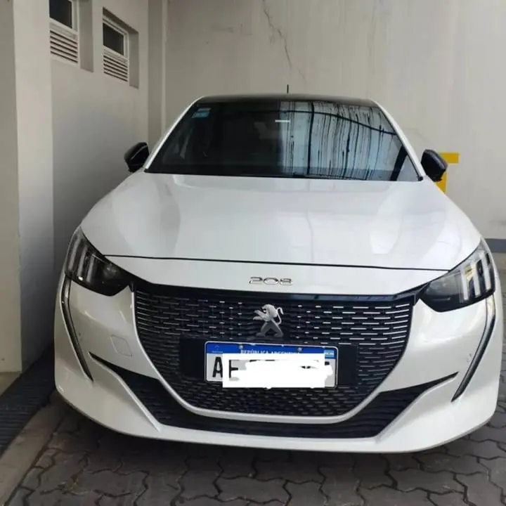 Peugeot 208 GT 2022 con 28.000km