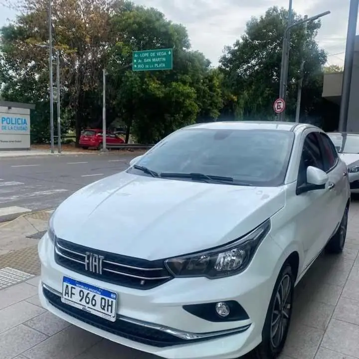 Fiat Cronos usado con 34.000km inmaculado