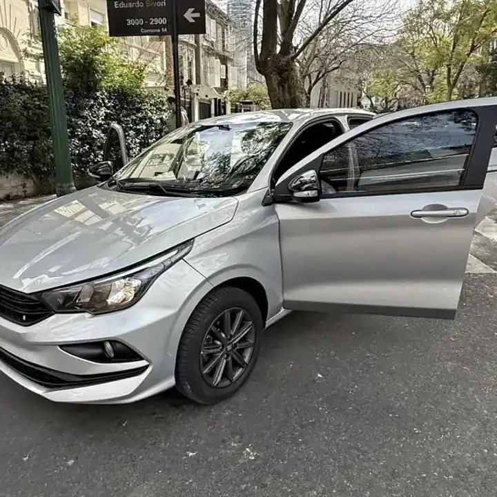 Cronos drive 1.3l mt vendo! pocos KM