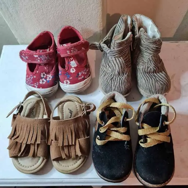 Lote 5 zapas y sandalias de bebe tale 20