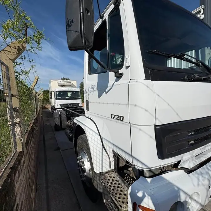 2016 Mercedes benz atron 1720 200 hp chasis 4x2