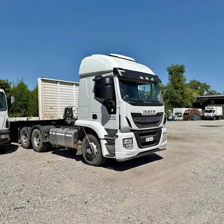 Iveco Hi-road 440 Tractor 6x2 Balancín