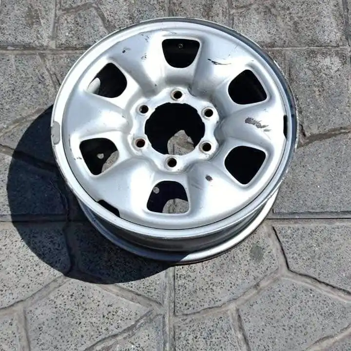 Llanta hilux rodado 16