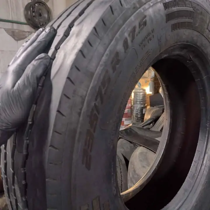 235-75-17.5 Pirelli. Usada Semi Nueva