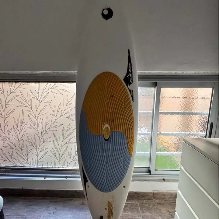 Tabla de surf BIC 6’7” – Oportunidad, con arreglo simple