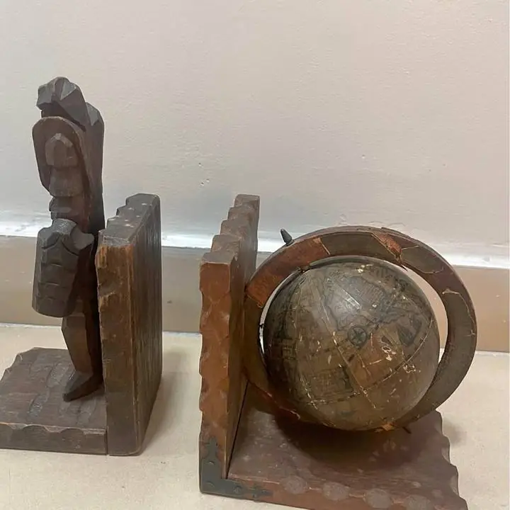 Sujeta-libros artesanales de madera