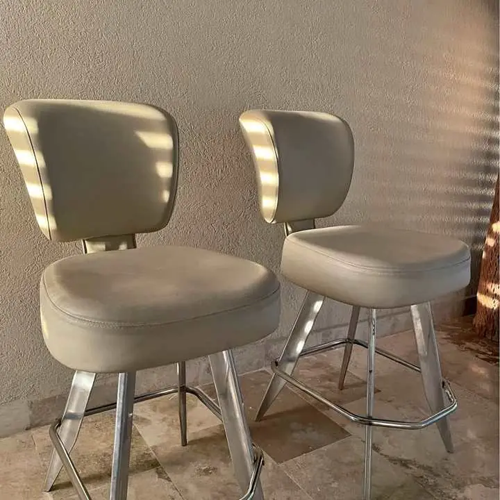 Liquido Banquetas para barra o isla cuero color crema venta por mudanza