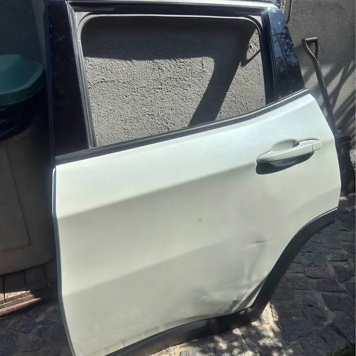 Puerta trasera izquierda Jeep Compass