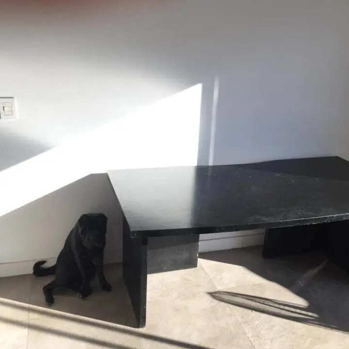 Escritorio negro