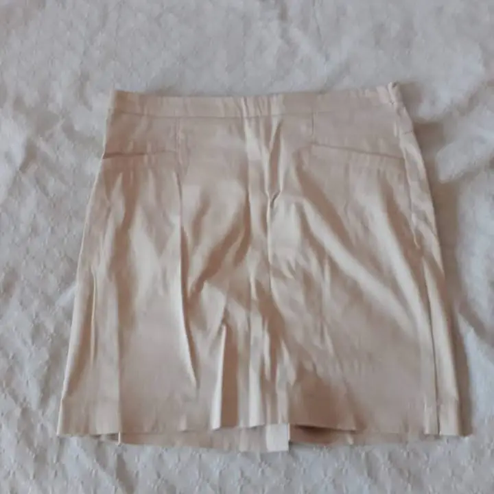 Vendo pollera beige talle 3 nueva sin uso