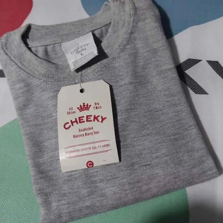 Camiseta básica cheeky talle S (3/6 meses) TALLE M (6/9 meses)