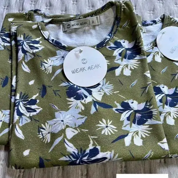 Camiseta niña weak meak talle 2