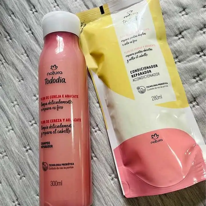 Shampoo y acondicionador flor de cereza y aguacate natura