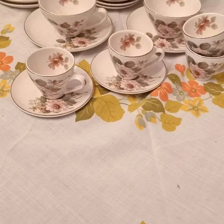 Hermoso juego de tazas y platos vintage a estrenar nuevos