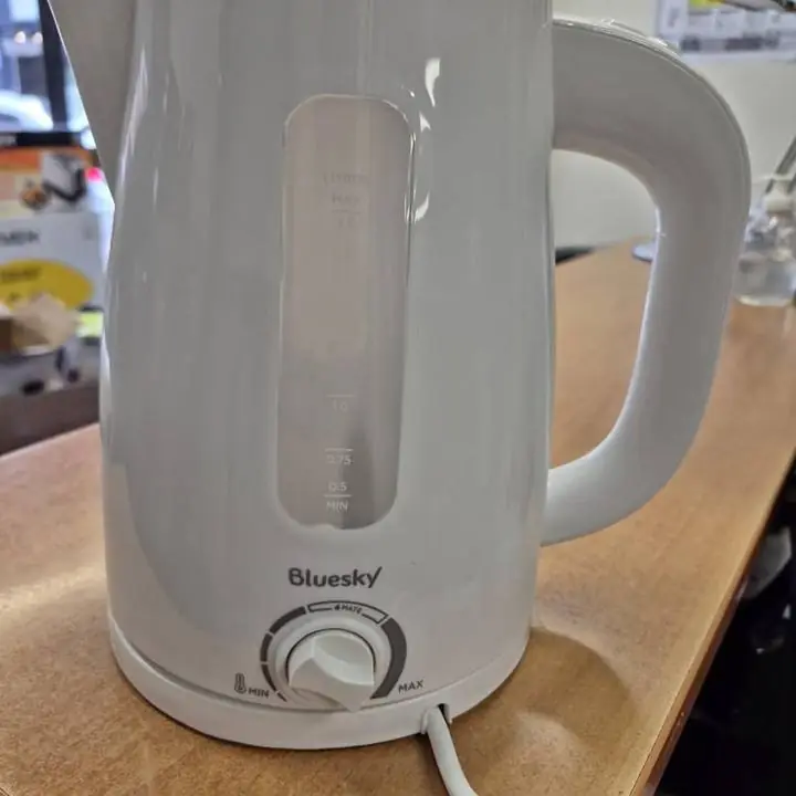 Si esta publicado esta disponible precio el publicado! Pavas electricas con corte mate nuevas