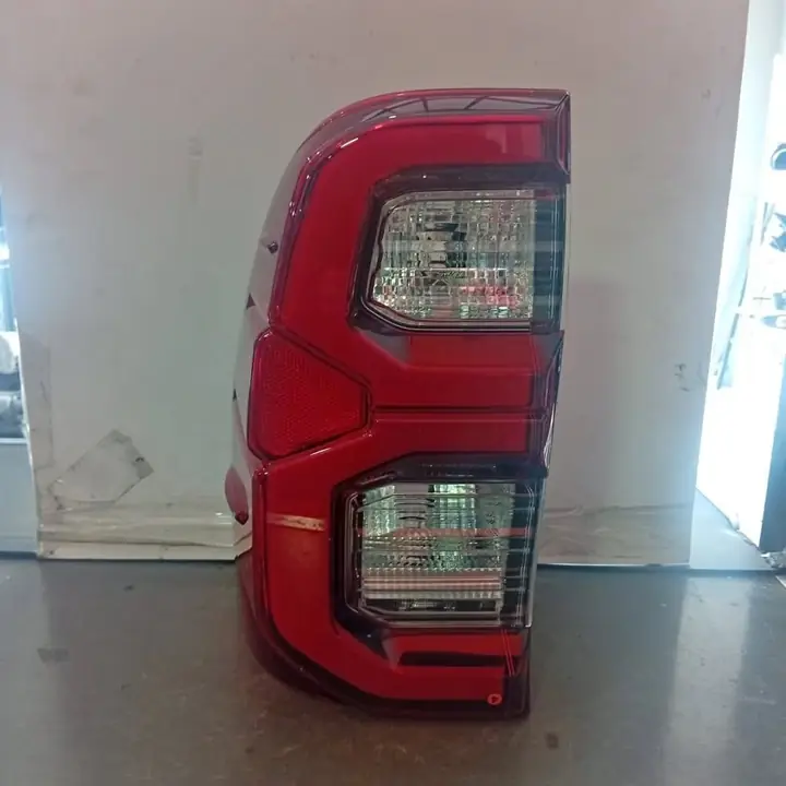 Faro Izquierdo Toyota Hilux 21/24 C/LED ID:26926