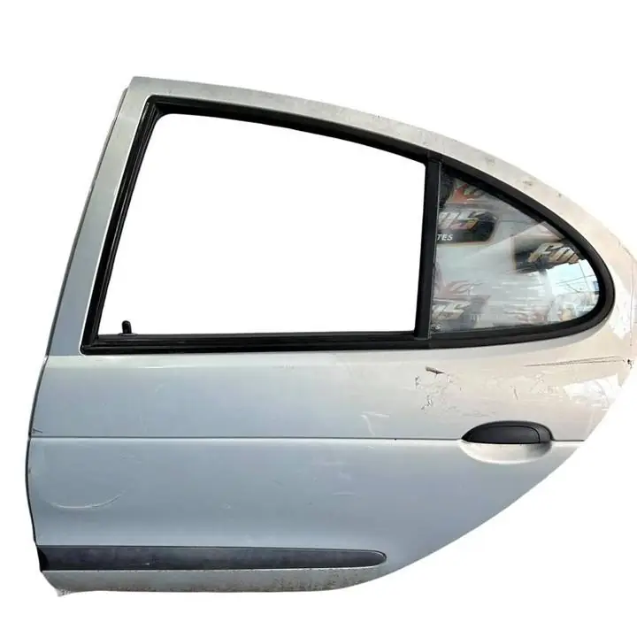 Puerta Trasera Izquierda Renault Megane 1 minimo detalle ID:215760