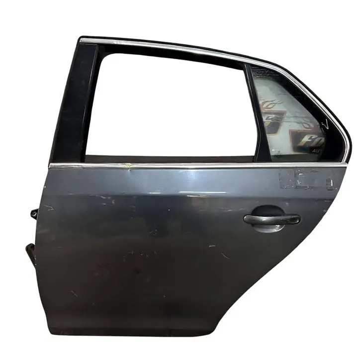 Puerta Trasera Izquierda Volkswagen vento L/V gris oscuro ID:215695