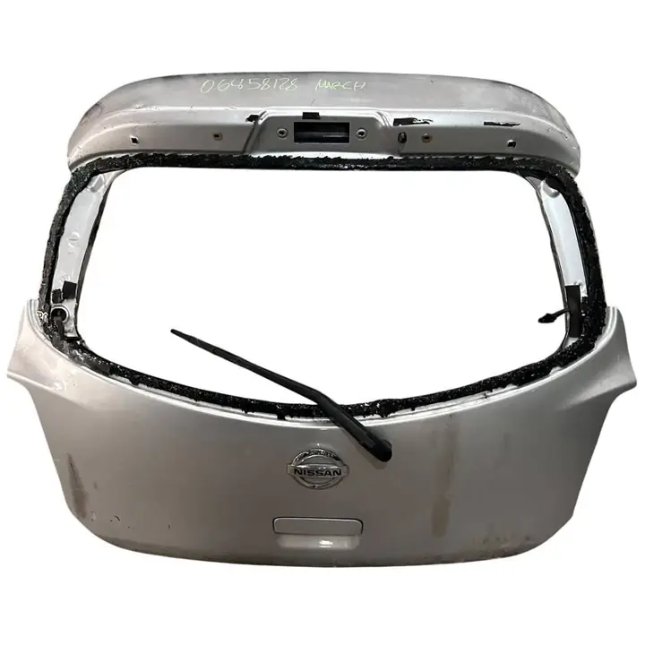 Porton Trasero Nissan March gris claro muy bueno ID:215705