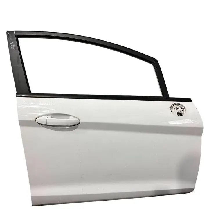 Puerta Delantera Derecha Ford Fiesta Kinetic blanca impecabl ID:215414