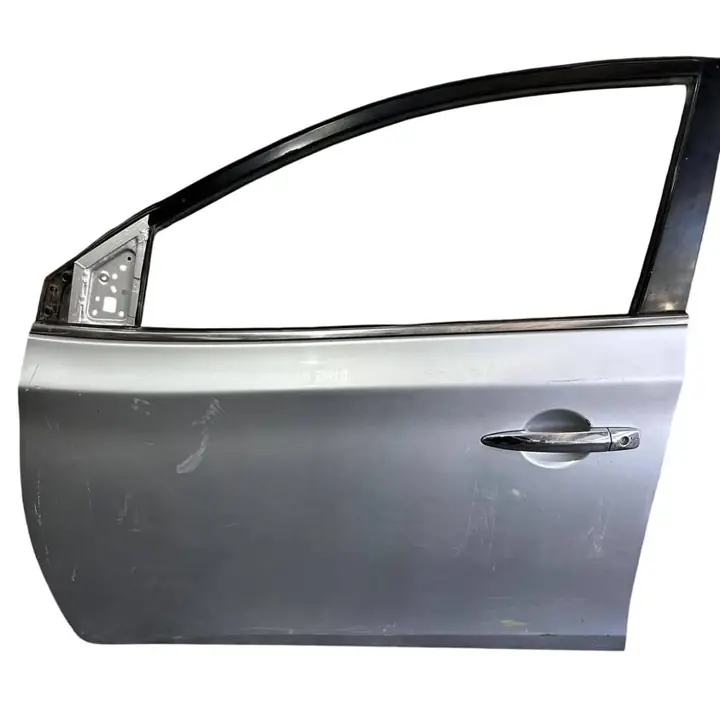 Puerta Delantera Izquierda Nissan Sentra 15/20 gris ID:215534