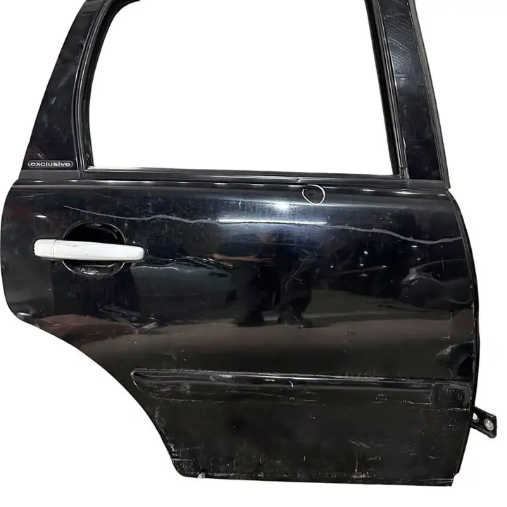 Puerta Trasera Derecha Citroen C3 linea vieja negra ID:215649