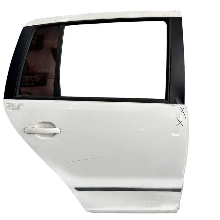 Puerta Trasera Derecha Volkswagen Suran L/N minimo detalle ID:215561