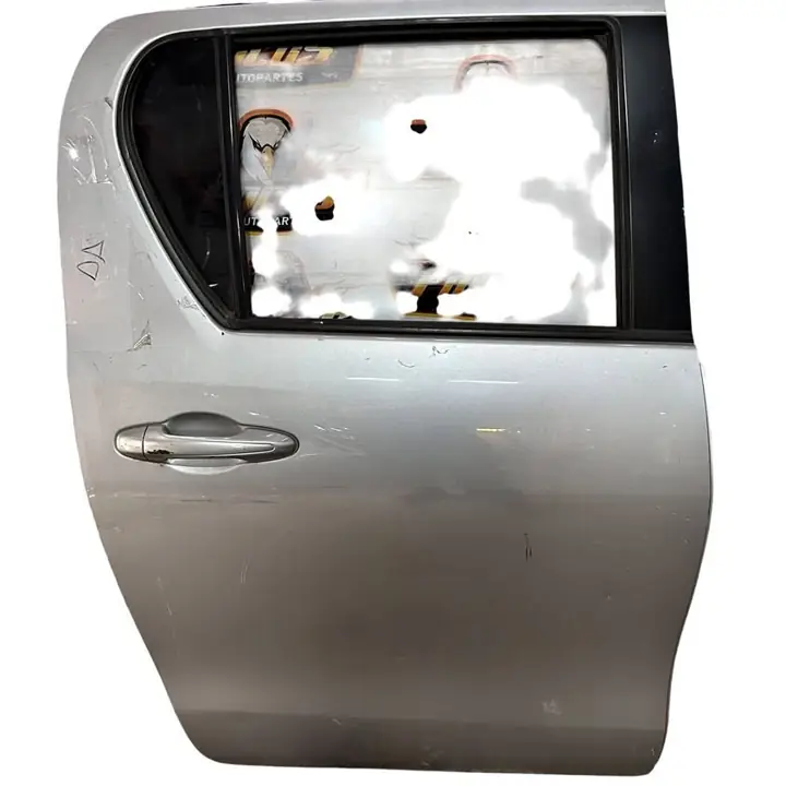 Puerta Trasera Derecha Toyota Hilux 16/21 gris impecable ID:215648