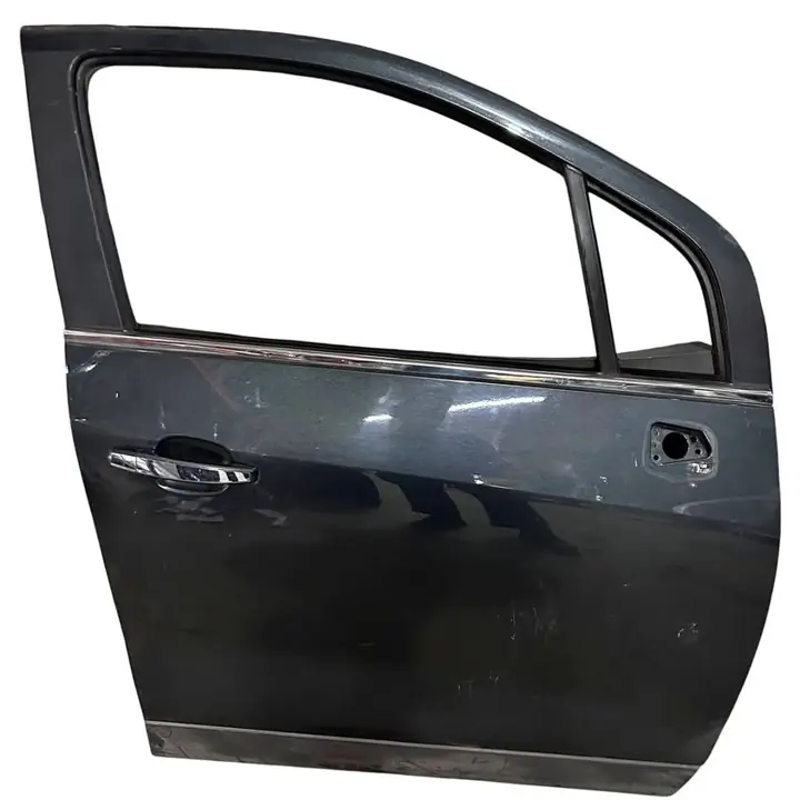 Puerta Delantera Derecha Chevrolet Tracker 13/19 gris oscuro ID:215590