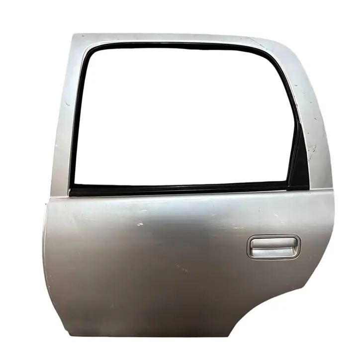 Puerta Trasera Izquierda Chevrolet Corsa classic plateada ID:215457