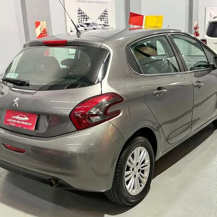 2016 Peugeot 208 Allure Touchscreen 1.5 !