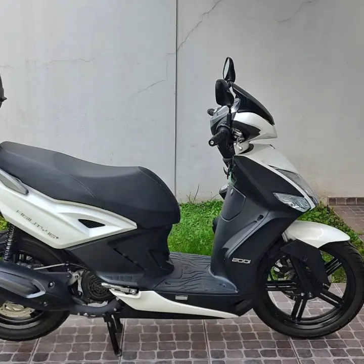 Kymco Agility 200i 2024 con 3.400kms. Impecable, sin detalles