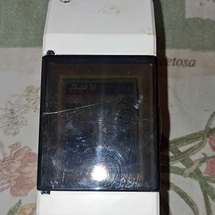 Caja para térmica 23,5x5,5x8 con térmica C20 poco uso