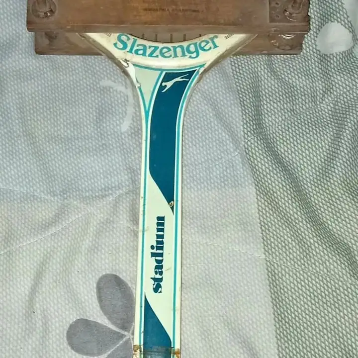 Antigua raqueta inglesa slazenger