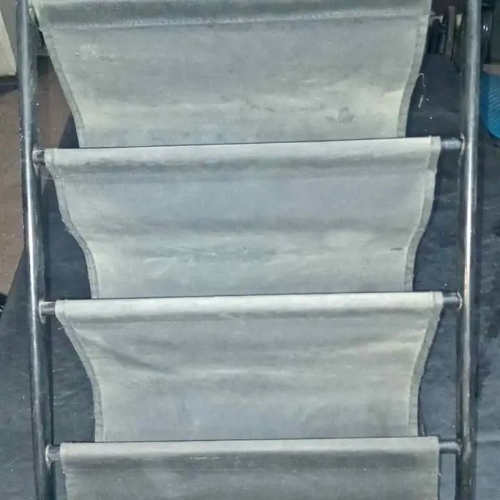 Revistero de metal y tela