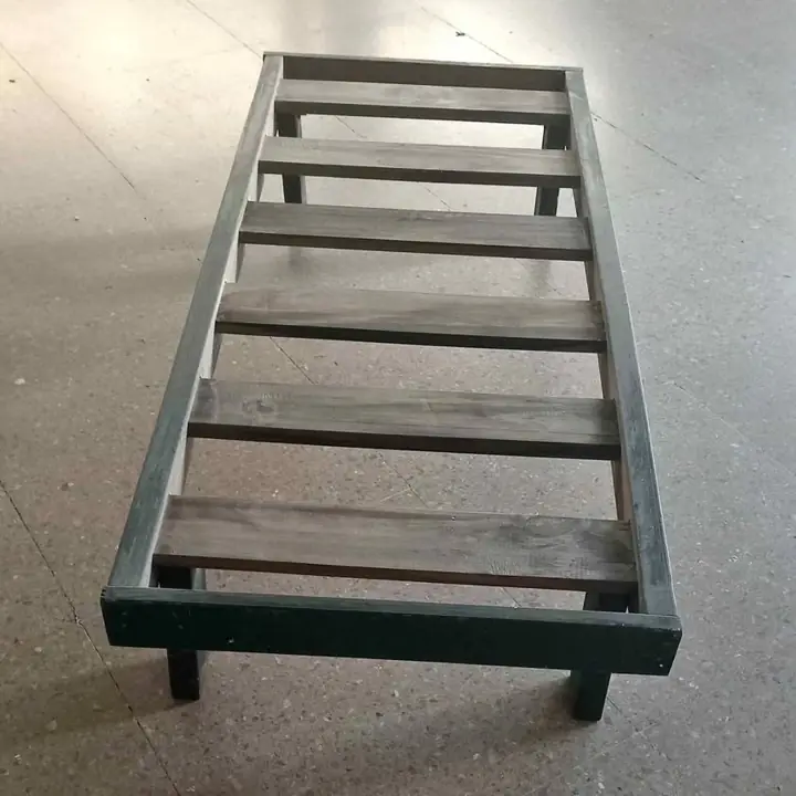 Base de madera para almohadones