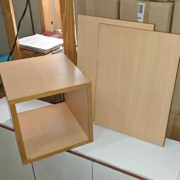 Lote de cubo y tablas estantes