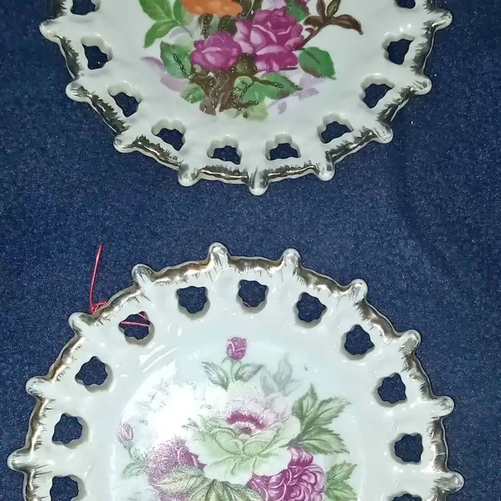Dos platos decorativos japoneses