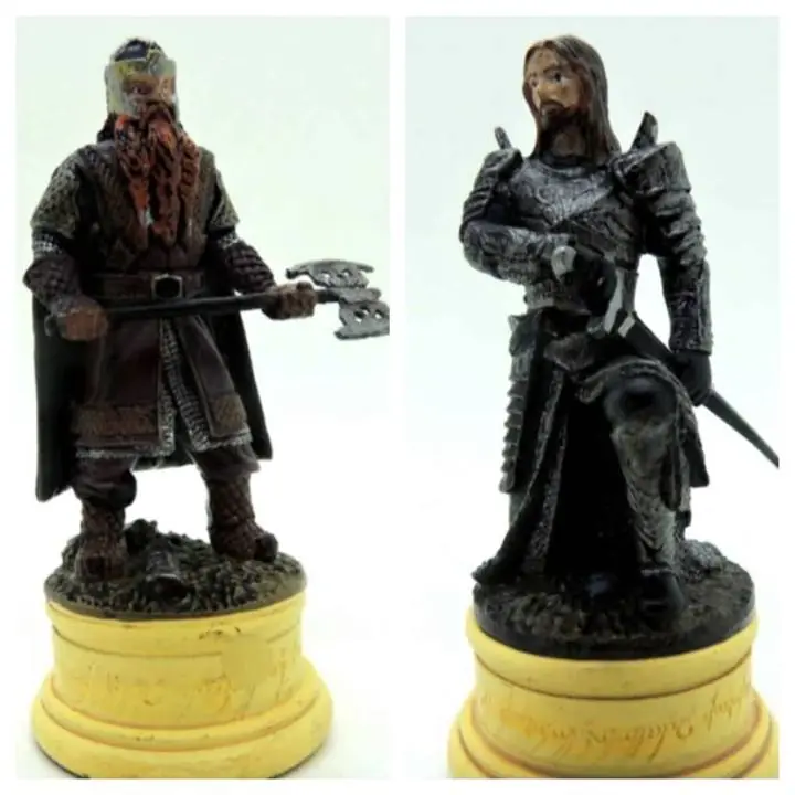 Figuras colección ajedrez el señor de los anillos ( precio x ambos )