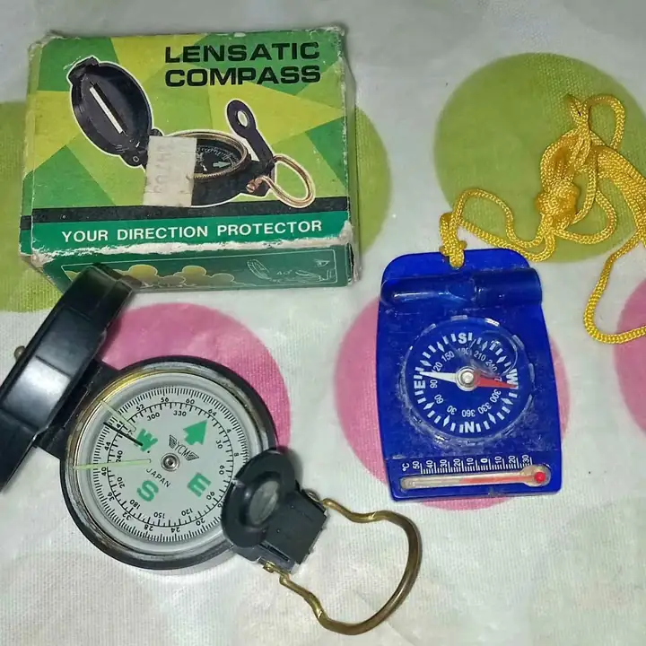 Set de dos brújulas