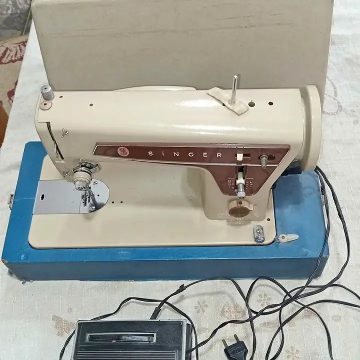 Máquina de coser Singer con valija