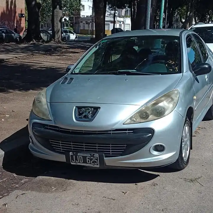 Vendo tomo menor valor de mi interés , Peugeot 207 año 2010 $3.350.000